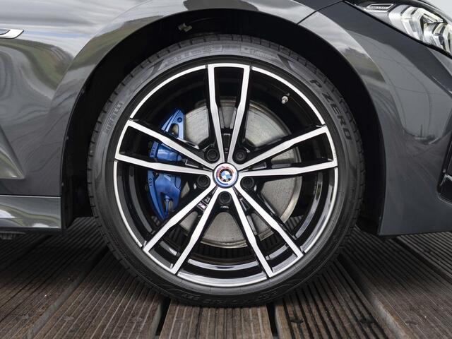 BMW 3-SERIE Touring 320e | M Sportpakket | Entertainment Pack |Glazen panoramadak | 19 inch | Harman Kardon | Trekhaak