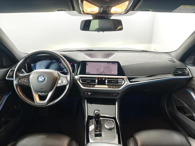 BMW 3-SERIE Touring 330e High Executive | Trekhaak | Stoelverwarming | Adaptive Cruise Control | Elektrische Achterklep |