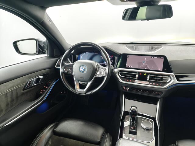 BMW 3-SERIE Touring 330e High Executive | Trekhaak | Stoelverwarming | Adaptive Cruise Control | Elektrische Achterklep |