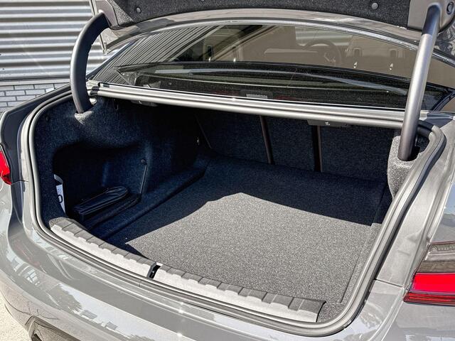 BMW 3-SERIE Sedan 318i