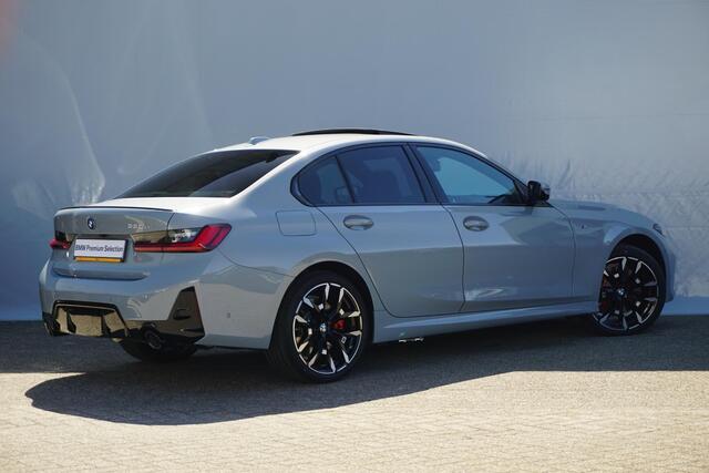 BMW 3-SERIE Sedan 330e | M Sportpakket Pro | Schuif-/kanteldak | Harman Kardon | Driving Assistant Professional