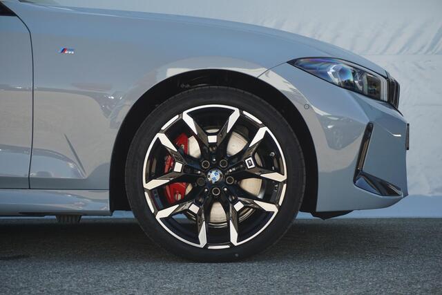 BMW 3-SERIE Sedan 330e | M Sportpakket Pro | Schuif-/kanteldak | Harman Kardon | Driving Assistant Professional