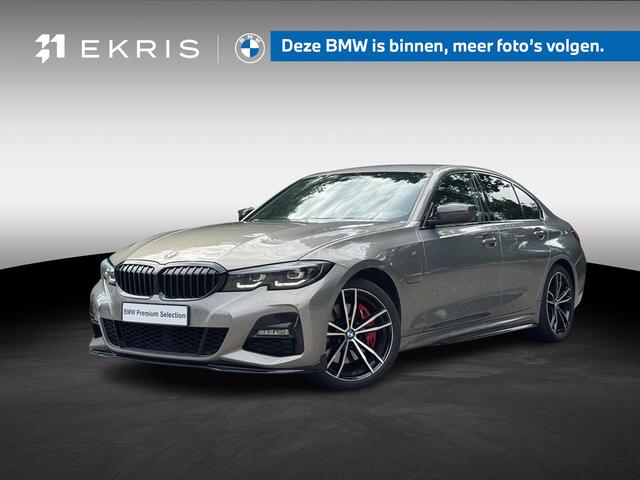 BMW 3-SERIE Sedan 330e | High Executive | Model M Sport | HiFi System | Extra getint glas achter | 19 inch LM M Dubbelspaak | Alarmsysteem klasse 3