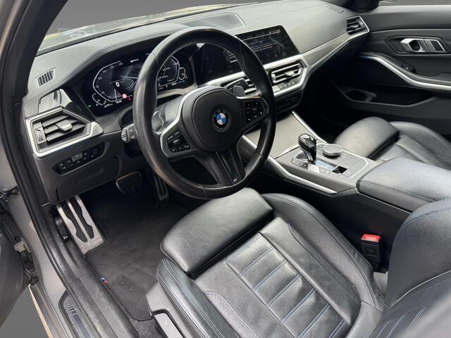 BMW 3-SERIE Sedan 330e | High Executive | Model M Sport | HiFi System | Extra getint glas achter | 19 inch LM M Dubbelspaak | Alarmsysteem klasse 3