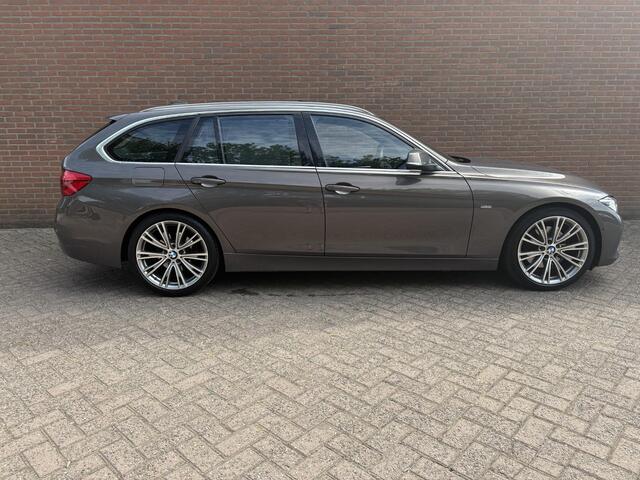 BMW 3-SERIE Touring 330i Luxury High Executive "Individual / Pano / Trekhaak"