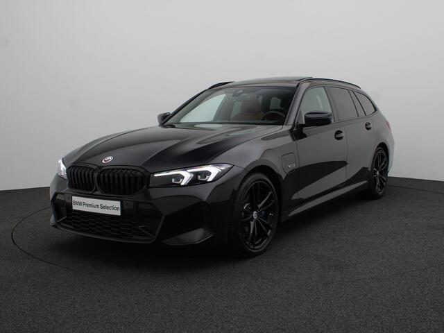 BMW 3-SERIE Touring 330e M Sportpakket | Glazen panoramadak | Trekhaak | Elektrisch verstelbare stoelen | HiFi System | 19"' | M Sportstoelen