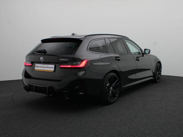 BMW 3-SERIE Touring 330e M Sportpakket | Glazen panoramadak | Trekhaak | Elektrisch verstelbare stoelen | HiFi System | 19"' | M Sportstoelen