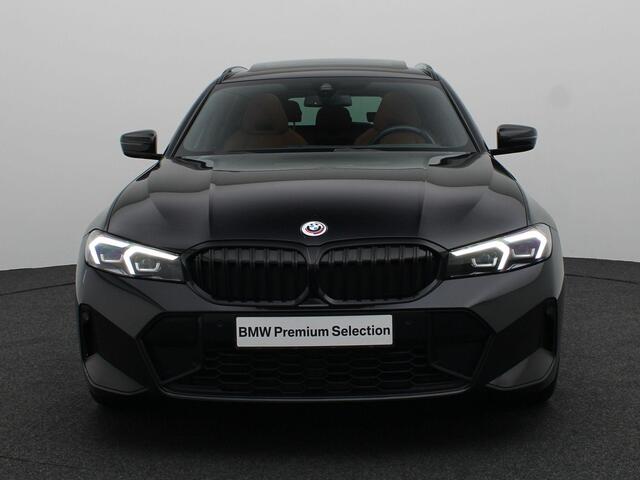 BMW 3-SERIE Touring 330e M Sportpakket | Glazen panoramadak | Trekhaak | Elektrisch verstelbare stoelen | HiFi System | 19"' | M Sportstoelen