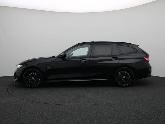 BMW 3-SERIE Touring 330e M Sportpakket | Glazen panoramadak | Trekhaak | Elektrisch verstelbare stoelen | HiFi System | 19"' | M Sportstoelen