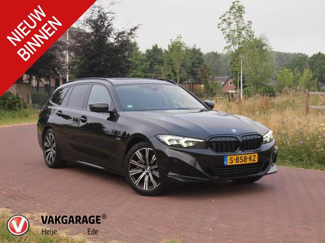 BMW 3-SERIE Touring 320e | Facelift | 19 Inch | Camera | Sfeerverlichting | Cruise Control | Leer | NL-Auto |