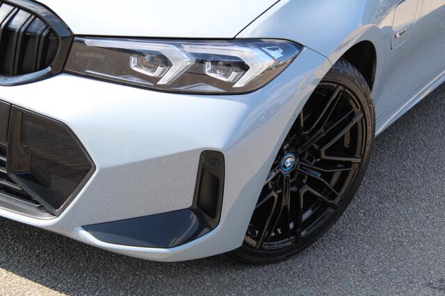 BMW 3-SERIE Touring 330e xDrive M-Sport | Panoramadak | Trekhaak