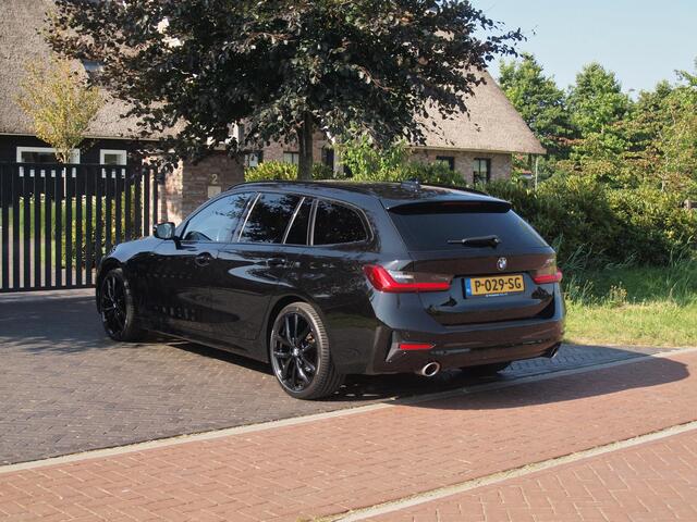 BMW 3-SERIE Touring 318i Business Edition | Black Optic | Apple Carplay | Sfeerverlichting | Parkeersensoren | NL-Auto |