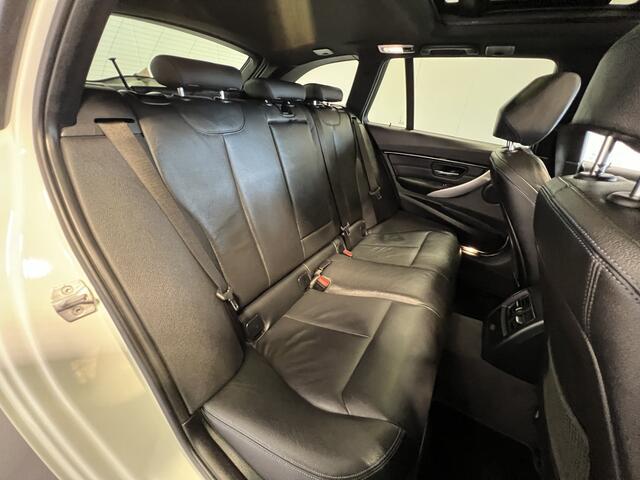 BMW 3-SERIE Touring 320i Edition M Sport Shadow Executive | Navigatie | LM Velgen 18" | Voorstoelen/Stuur Verwarmd | Elektrisch Glazen Panoramadak | Achteruitrijcamera | Cruise Control | Airco |