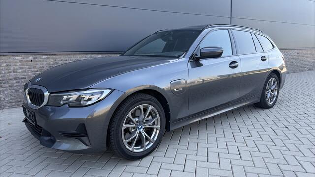BMW 3-SERIE Touring 320e High Executive PHEV Panoramadak / Sportline pakket / Trekhaak
