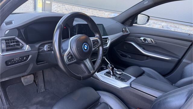 BMW 3-SERIE Touring 320e High Executive PHEV Panoramadak / Sportline pakket / Trekhaak