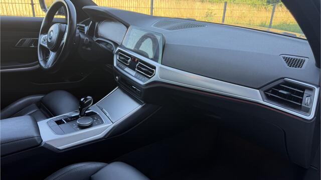 BMW 3-SERIE Touring 320e High Executive PHEV Panoramadak / Sportline pakket / Trekhaak