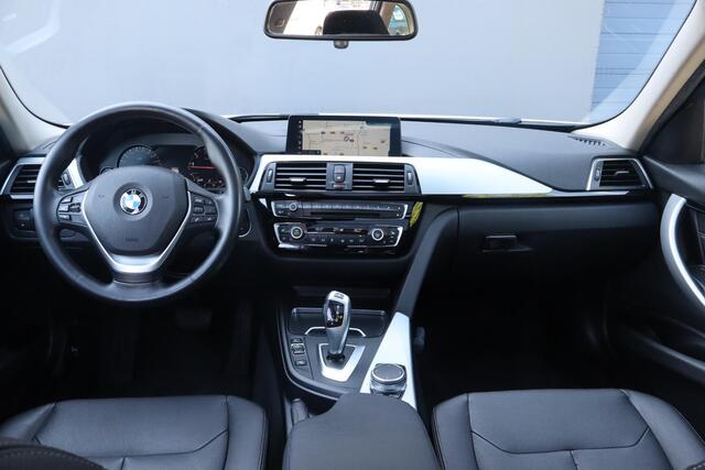 BMW 3-SERIE Touring 320i | Automaat | Panoramadak | Leder | Camera | Trekhaak