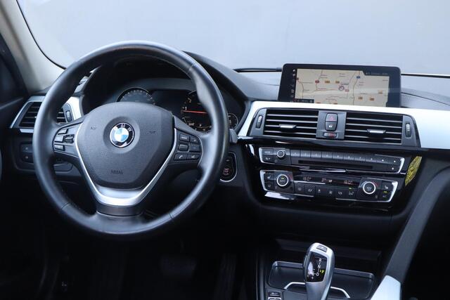BMW 3-SERIE Touring 320i | Automaat | Panoramadak | Leder | Camera | Trekhaak