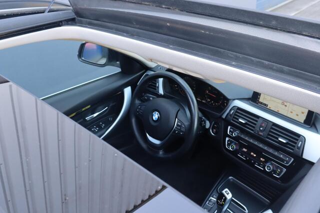 BMW 3-SERIE Touring 320i | Automaat | Panoramadak | Leder | Camera | Trekhaak