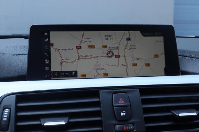 BMW 3-SERIE Touring 320i | Automaat | Panoramadak | Leder | Camera | Trekhaak