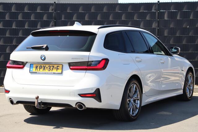 BMW 3-SERIE Touring 330e | Adap. Cruise | Elek.Trekhaak | Stoel-/Stuurverwarming | Carplay