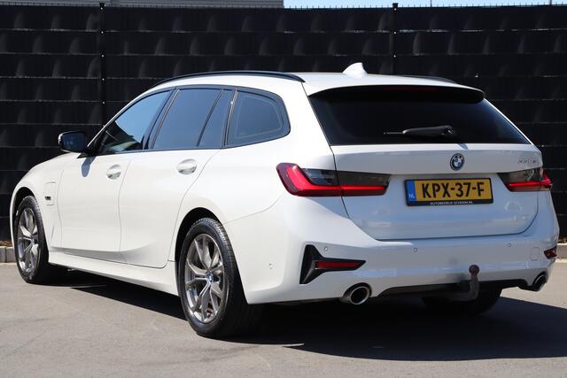 BMW 3-SERIE Touring 330e | Adap. Cruise | Elek.Trekhaak | Stoel-/Stuurverwarming | Carplay