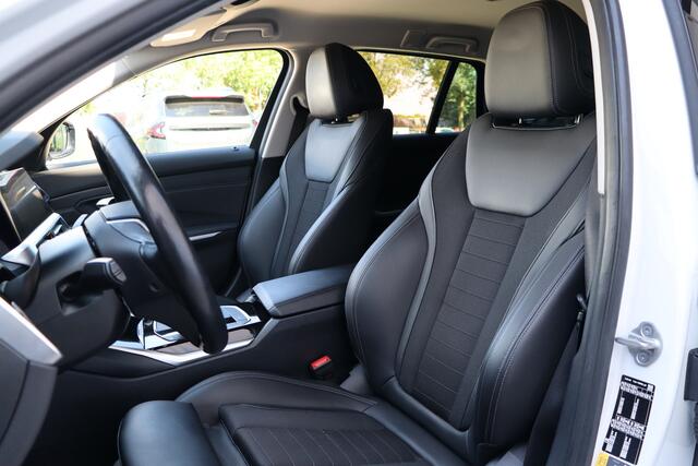 BMW 3-SERIE Touring 330e | Adap. Cruise | Elek.Trekhaak | Stoel-/Stuurverwarming | Carplay