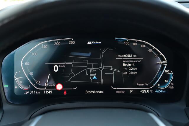 BMW 3-SERIE Touring 330e | Adap. Cruise | Elek.Trekhaak | Stoel-/Stuurverwarming | Carplay