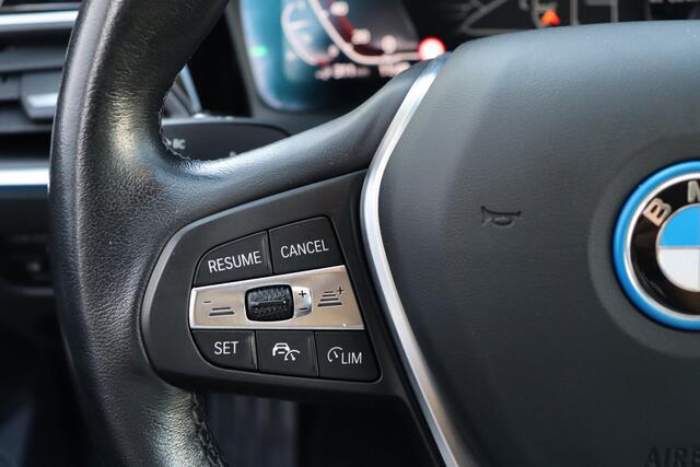 BMW 3-SERIE Touring 330e | Adap. Cruise | Elek.Trekhaak | Stoel-/Stuurverwarming | Carplay