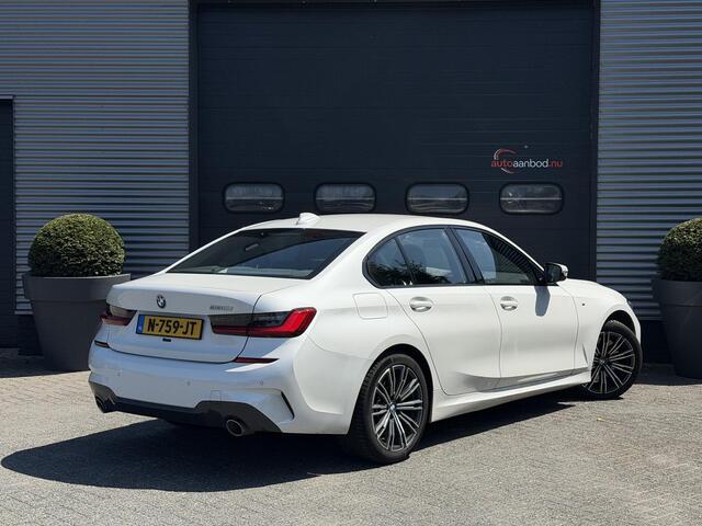 BMW 3-SERIE 330i High Executive M-Sport | Navigatie | Climate Control | Stoelverwarming | Parkeersensoren |
