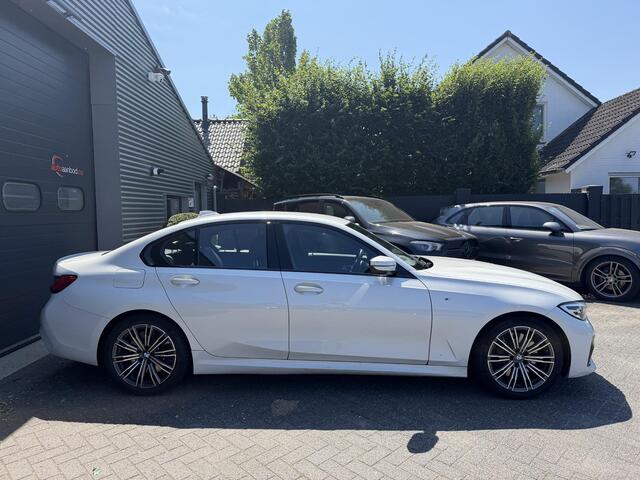 BMW 3-SERIE 330i High Executive M-Sport | Navigatie | Climate Control | Stoelverwarming | Parkeersensoren |