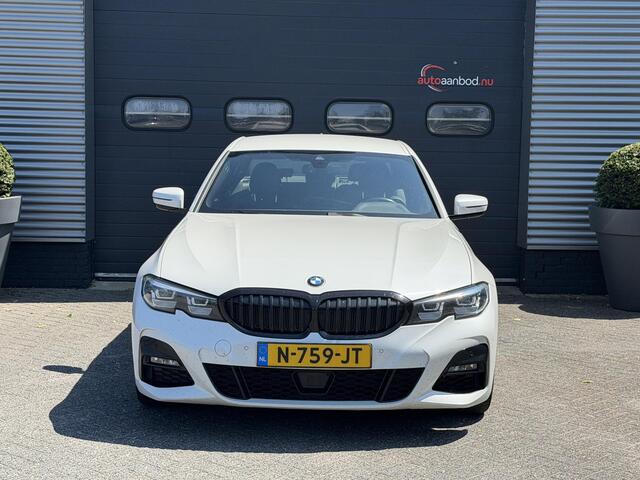 BMW 3-SERIE 330i High Executive M-Sport | Navigatie | Climate Control | Stoelverwarming | Parkeersensoren |