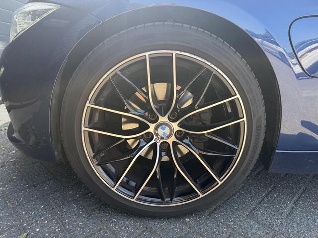 BMW 3-SERIE 330e High Executive SOH 91,3% | Navigatie | Lederen Bekleding | 19 Inch Lichtmetalen Velgen | Cruise Control |