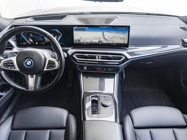 BMW 3-SERIE Touring 330e xDrive | M Sportpakket Pro | Innovation Pack | Verwarmd Stuurwiel | Harman Kardon | Panoramadak | Comfort Access | Trekhaak