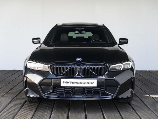BMW 3-SERIE Touring 330e xDrive | M Sportpakket Pro | Innovation Pack | Verwarmd Stuurwiel | Harman Kardon | Panoramadak | Comfort Access | Trekhaak