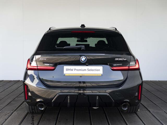 BMW 3-SERIE Touring 330e xDrive | M Sportpakket Pro | Innovation Pack | Verwarmd Stuurwiel | Harman Kardon | Panoramadak | Comfort Access | Trekhaak