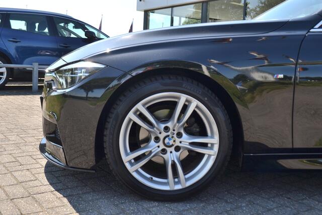 BMW 3-SERIE Touring 318i M Sport Leer | Navigatie | Trekhaak Afn. | onderhoud inzichtelijk.