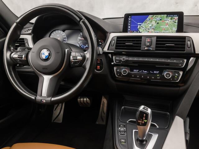 BMW 3-SERIE 318i M Sport Automaat (GROOT NAVI, M PAKKET, VIRTUAL COCKIT, COGNAC LEDER, SPORTSTOELEN, STOELVERWARMING, GETINT GLAS, ELEK ACHTERKLEP, NIEUWE APK, NIEUWSTAAT)