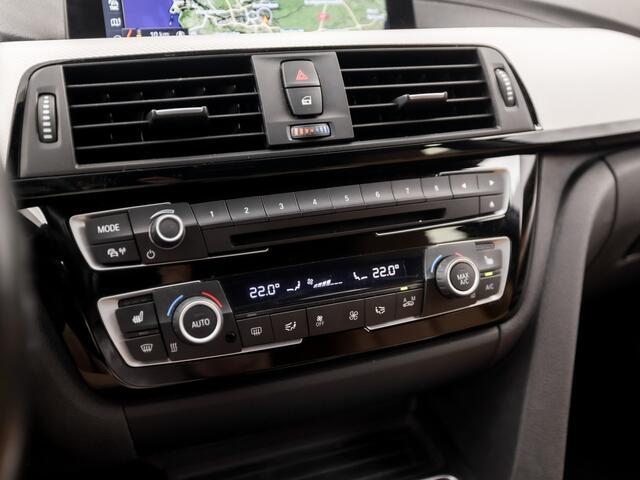 BMW 3-SERIE 318i M Sport Automaat (GROOT NAVI, M PAKKET, VIRTUAL COCKIT, COGNAC LEDER, SPORTSTOELEN, STOELVERWARMING, GETINT GLAS, ELEK ACHTERKLEP, NIEUWE APK, NIEUWSTAAT)