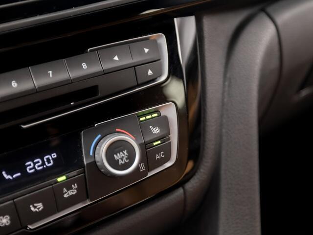 BMW 3-SERIE 318i M Sport Automaat (GROOT NAVI, M PAKKET, VIRTUAL COCKIT, COGNAC LEDER, SPORTSTOELEN, STOELVERWARMING, GETINT GLAS, ELEK ACHTERKLEP, NIEUWE APK, NIEUWSTAAT)