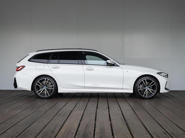 BMW 3-SERIE Touring 320e | M Sportpakket | Travel Pack | 19 inch | Glazen panoramadak | HiFi | Sportstoelen