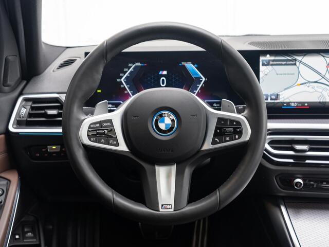 BMW 3-SERIE Touring 320e | M Sportpakket | Travel Pack | 19 inch | Glazen panoramadak | HiFi | Sportstoelen