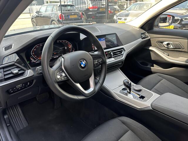 BMW 3-SERIE 318i Touring Panodak|AfnTrekhaak|HiFi|Camera BMW 3-serie Touring 318i High Executive