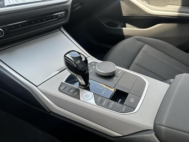 BMW 3-SERIE 318i Touring Panodak|AfnTrekhaak|HiFi|Camera BMW 3-serie Touring 318i High Executive