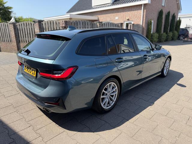 BMW 3-SERIE 318i Touring Panodak|AfnTrekhaak|HiFi|Camera BMW 3-serie Touring 318i High Executive