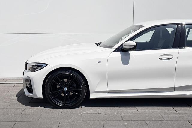 BMW 3-SERIE Sedan 318i High Executive | M-Sport |