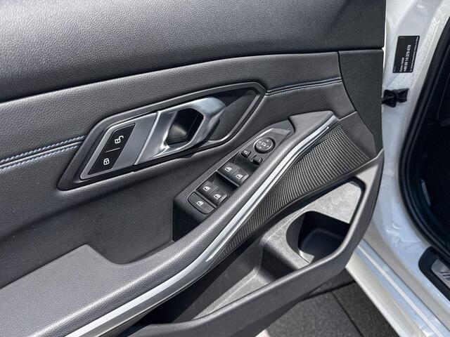 BMW 3-SERIE Sedan 318i High Executive | M-Sport |