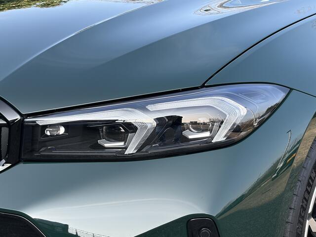 BMW 3-SERIE Touring 330e | M-Pro | Special Req. British racing green | Trekhaak | Panorama | Harman/kardon | 19"