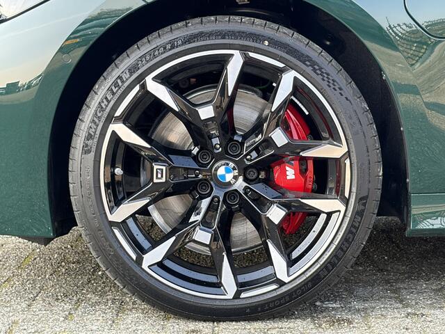 BMW 3-SERIE Touring 330e | M-Pro | Special Req. British racing green | Trekhaak | Panorama | Harman/kardon | 19"