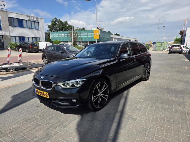 BMW 3-SERIE Touring 318i Centennial Executive